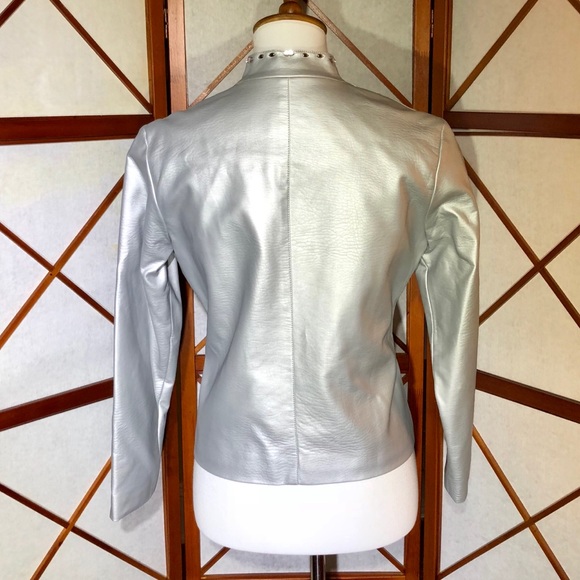 Silver Jacket - Picture 2 of 4